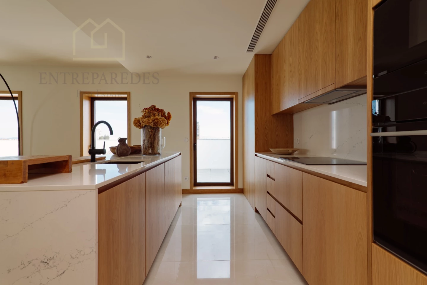 APARTAMENTO T2 COM VARANDA PARA COMPRAR NO MODERNO 'PORTO ART'S SQUARE' - NO ALTO DAS FONTINHA - PORTO